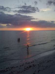 Lyng atardecer-mar-gente